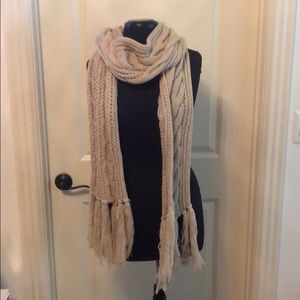 Nude hand-woven scarf
